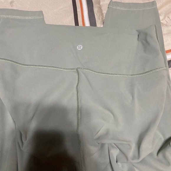 lululemon cropped leggings - Picture 4 of 5